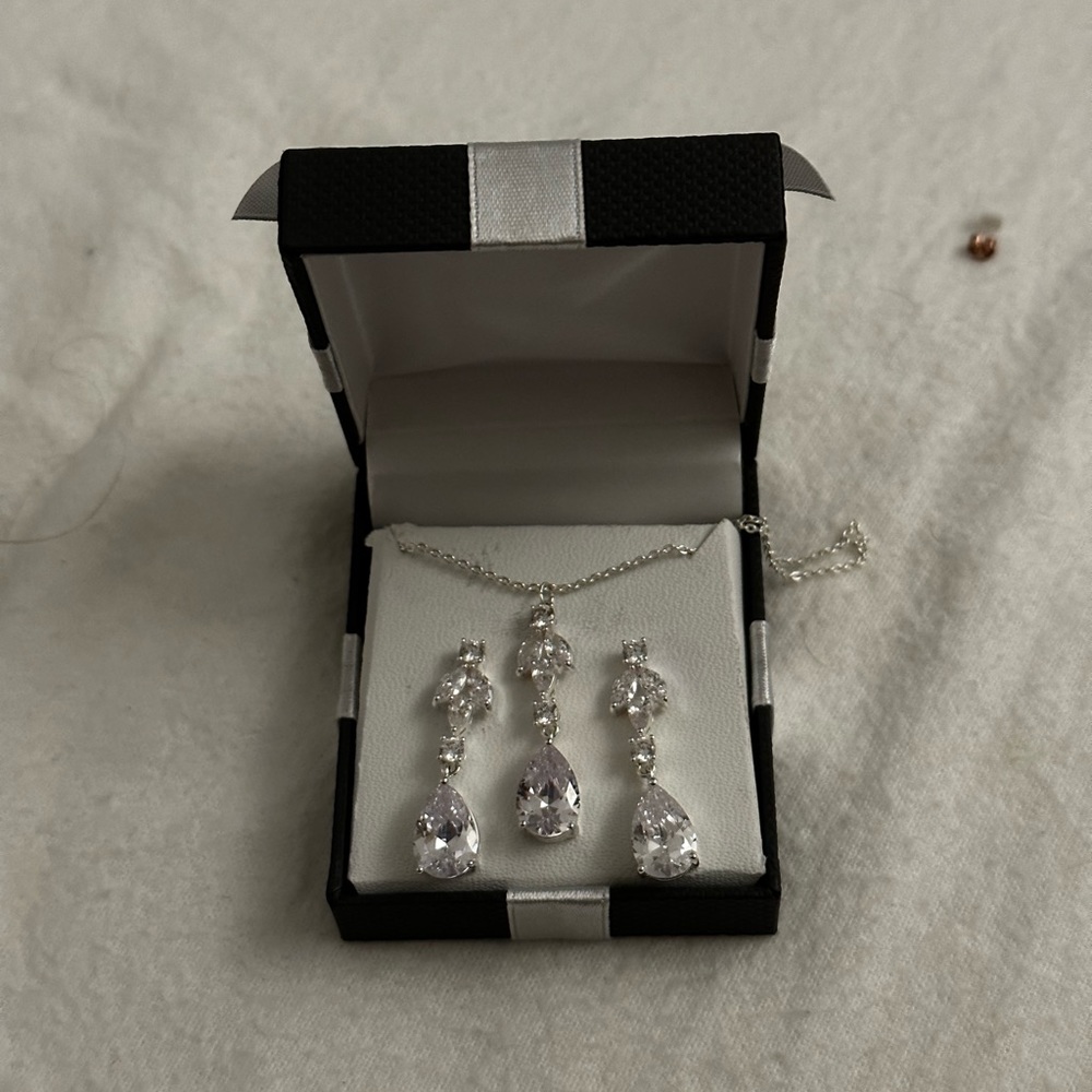 Matching Dangle Pendant Necklace and Earring Set Silver